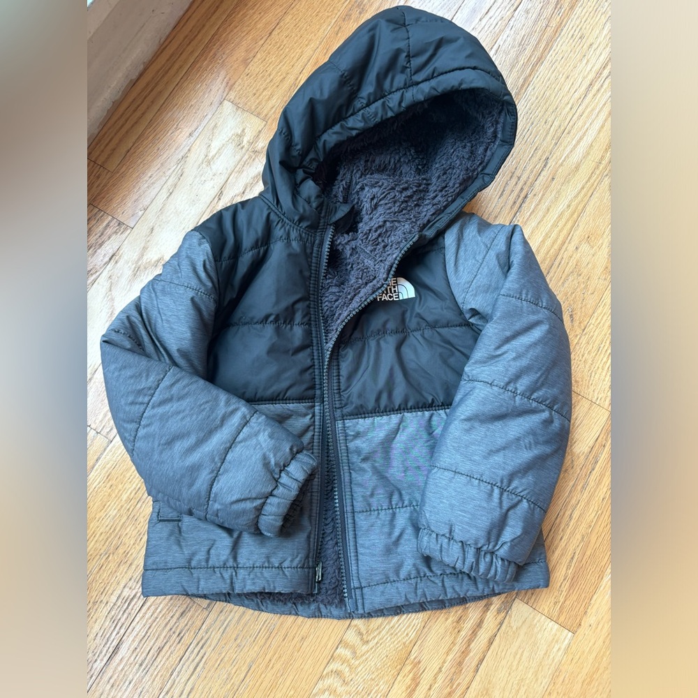 The North Face Reversible Mount Chimbo Jacket size 3T